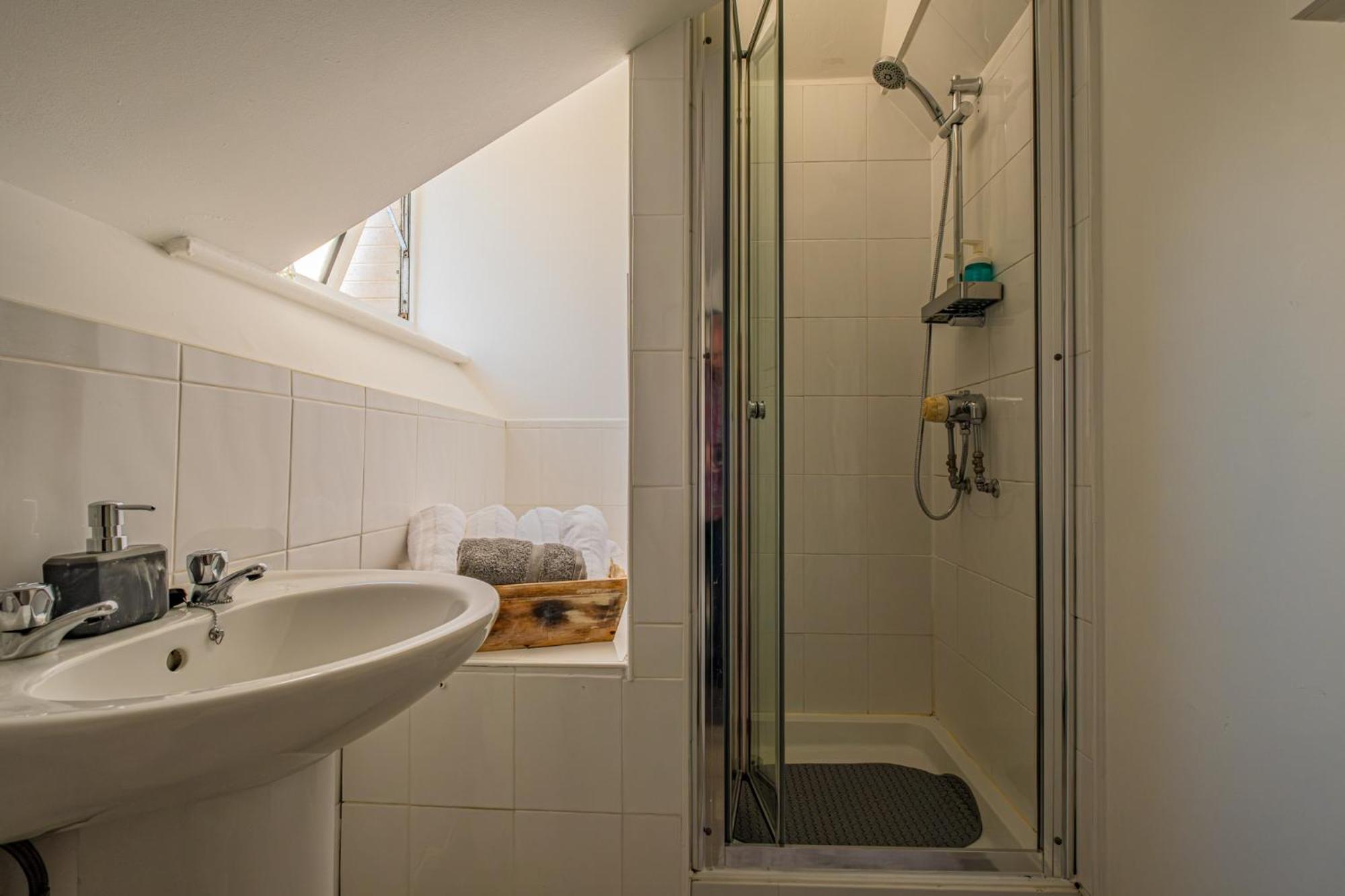 Castleview Coastal Comfort With 2 Parking Spaces Oystermouth Екстер'єр фото
